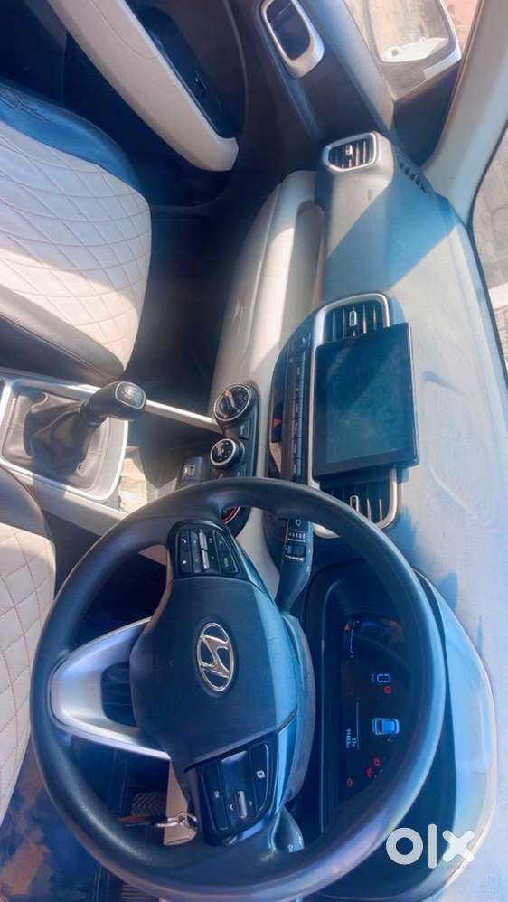 Hyundai Venue 2022 Petrol Well Maintained