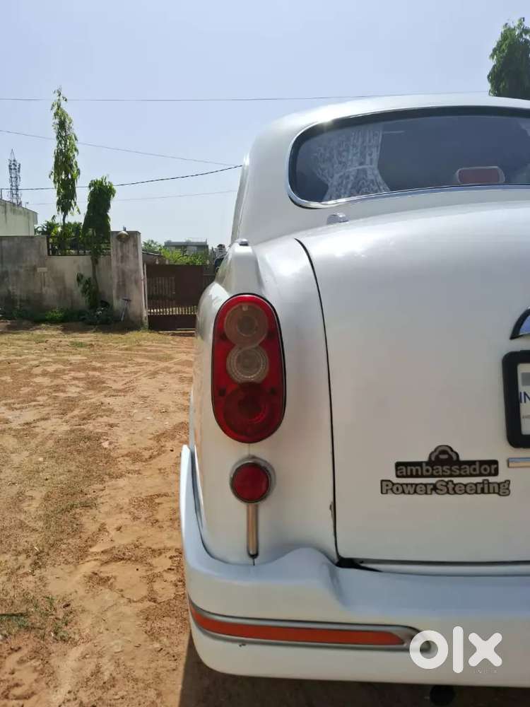 Ambassador Ambassador 2013 Diesel 143 Km Driven