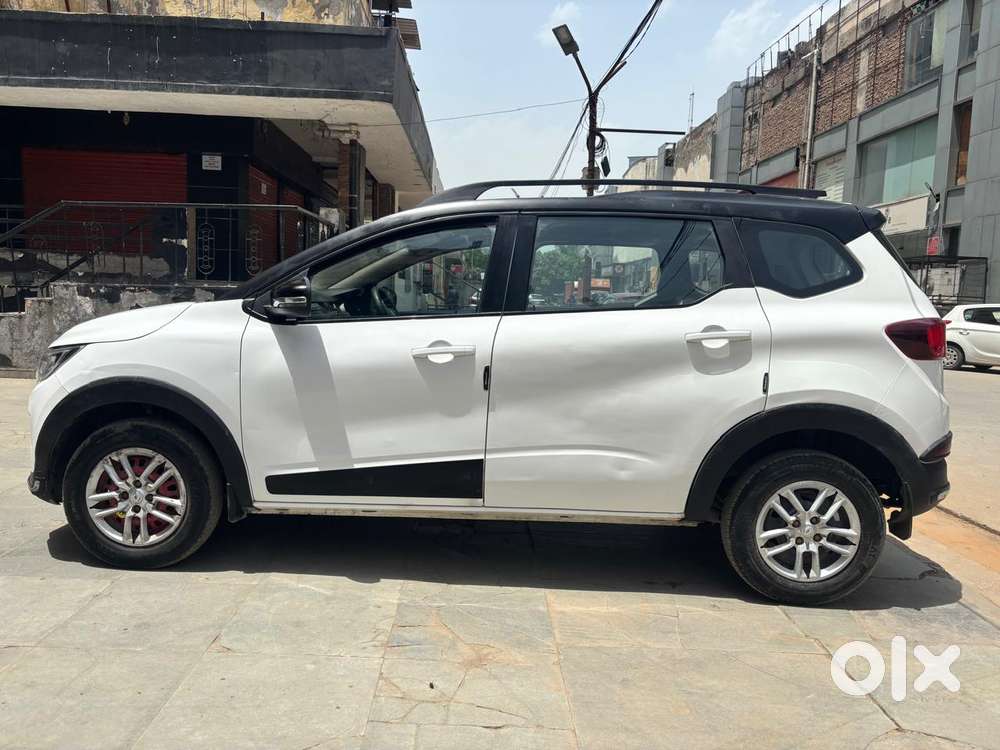 Renault Triber Rxt, 2022, Petrol