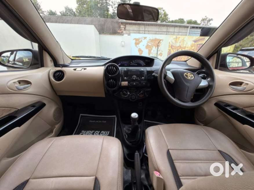 Toyota Etios Liva 1.2 V Dual Tone, 2017, Petrol