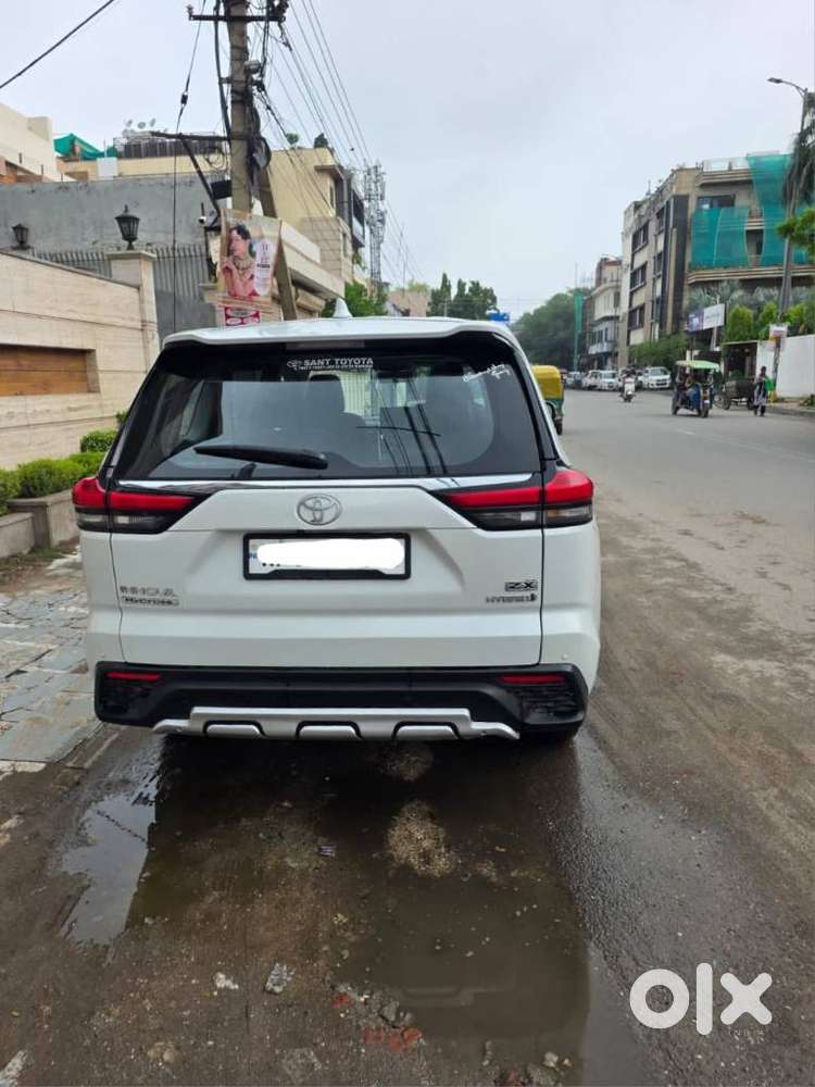 Toyota Innova Hycross 2.0 Zx Hybrid 7 Str, 2024, Cng & Hybrids