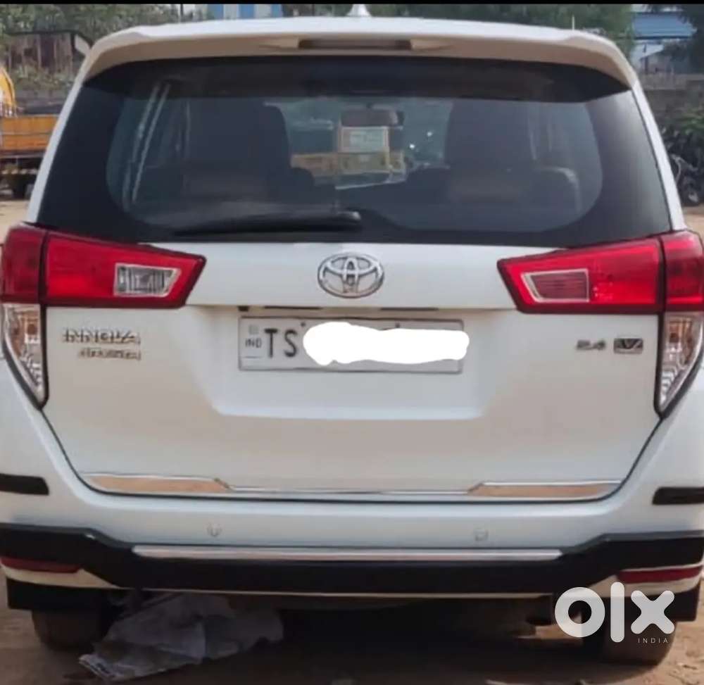 Innova Crysta 2.4 V 2020