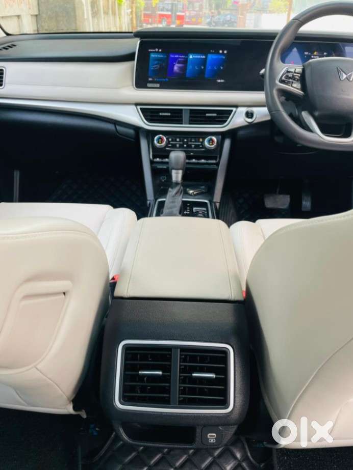 Mahindra Xuv700 2.2 Ax 7 Diesel At Luxury Pack Str, 2021, Diesel