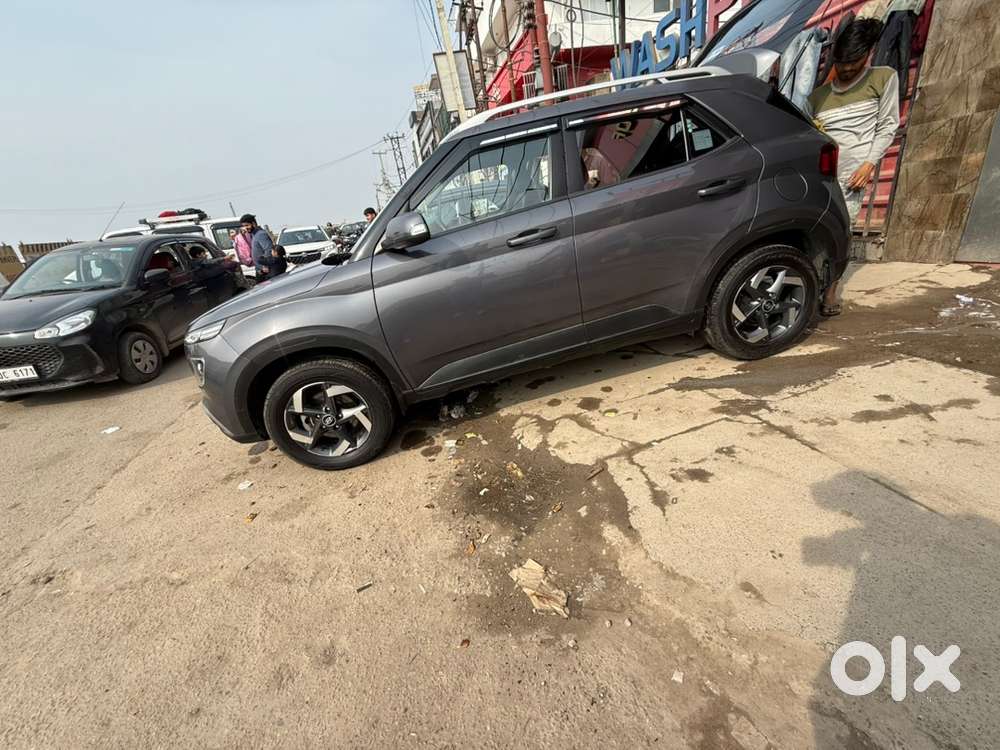 Hyundai Venue Petrol 2020, Registration Jk17