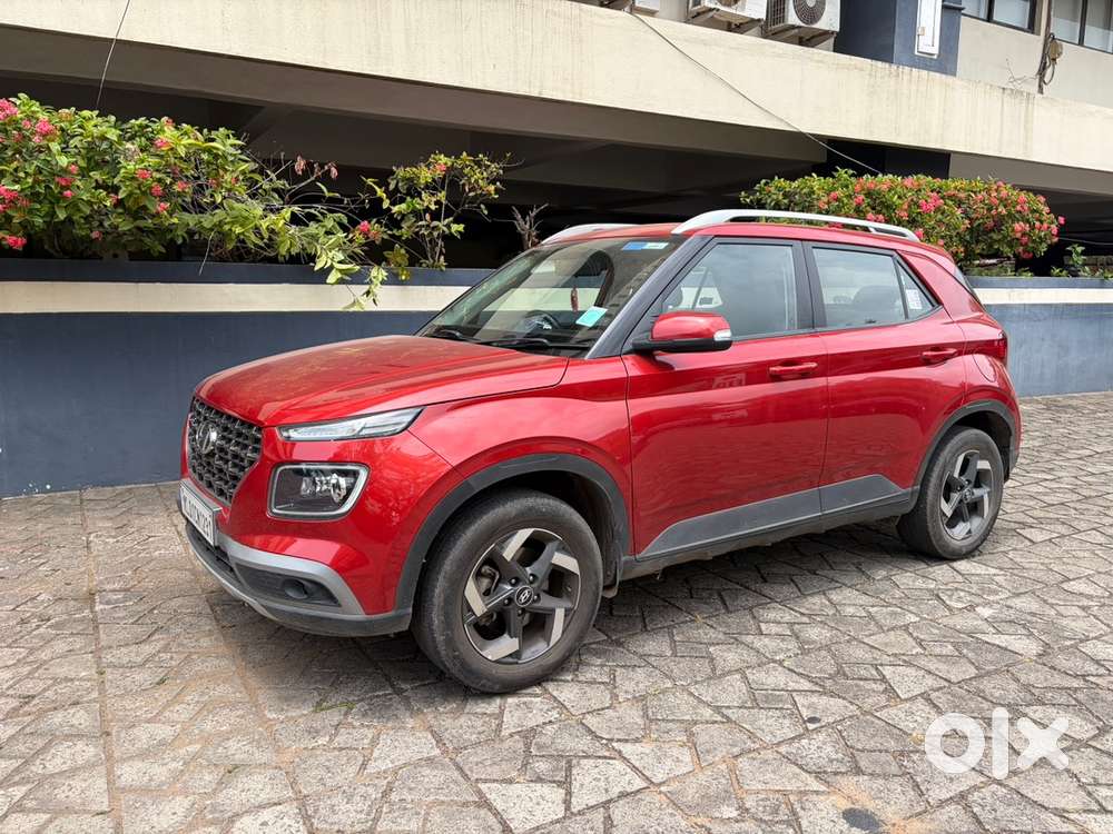 Hyundai Venue Petrol 39000 Km Driven