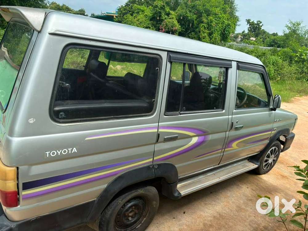 Toyota Qualis 2004 Diesel Well Maintained