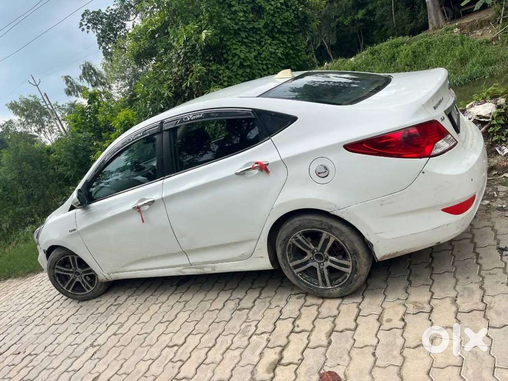 Hyundai Verna 2012 Diesel 121000 Km