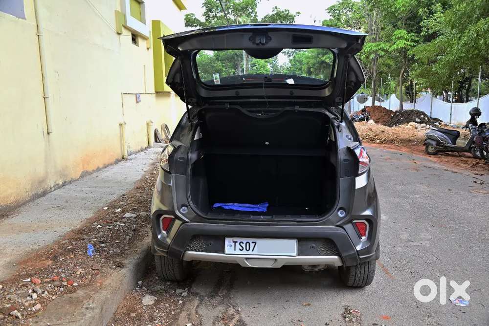 Tata Nexon 2023 Petrol Plus Sunroof Xza + S Top Spec