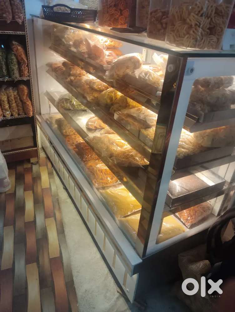 Snack display counter