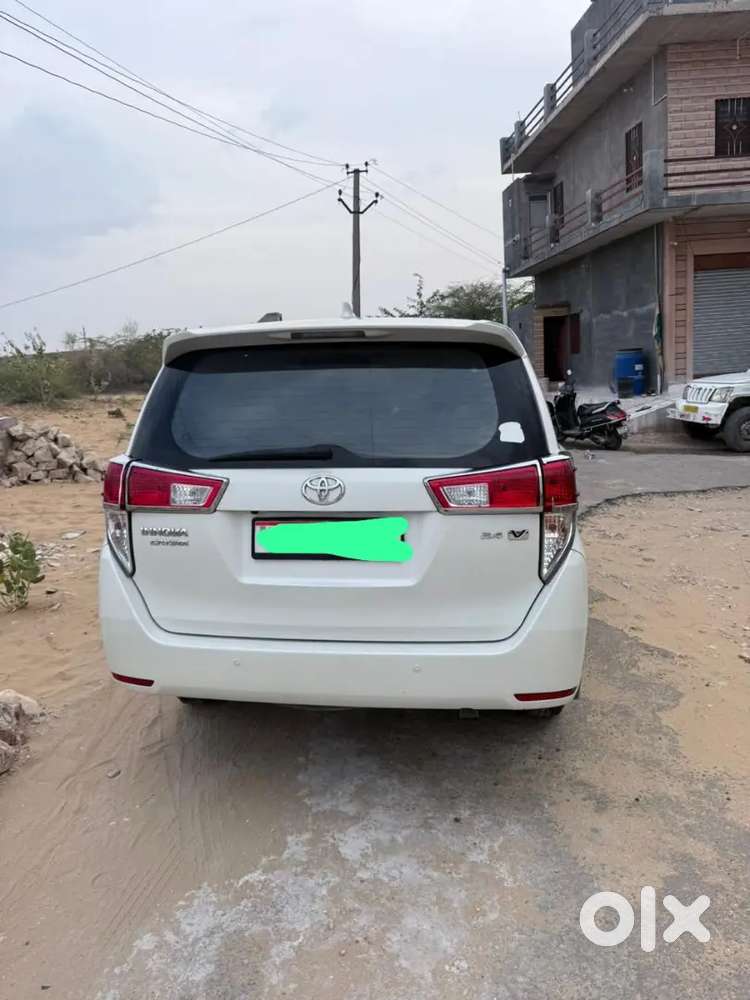 Toyota Innova Crysta 2017 Diesel 35000 Km Driven