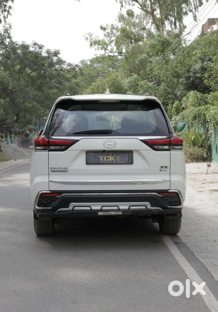 Toyota Innova Hycross 2.0 Zx (o) Hybrid 7 Str, 2025