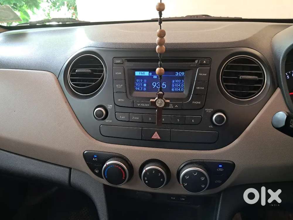 Hyundai Grand I10 Black Well Maintained Car For Sale (petrol + Cng)