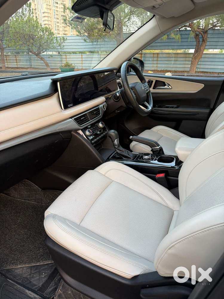 Mahindra Xuv700 2.2 Ax 7 Diesel At Str, 2023, Diesel