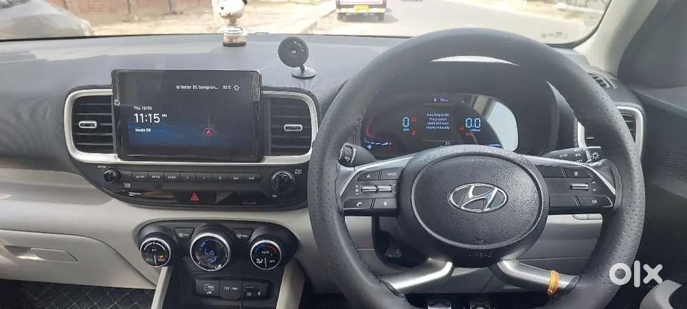 Hyundai Venue 2023 Petrol Well Maintained With Service Record