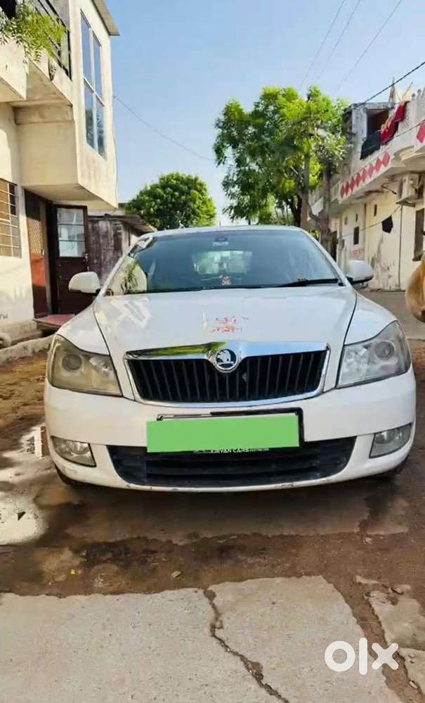 Skoda Laura Elegance 2012 Km Driven 100000