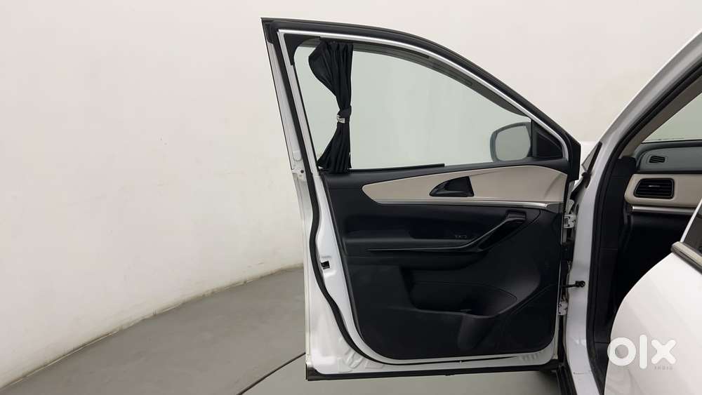 Mahindra Xuv700 2.2 Ax 5 Diesel At 7 Str, 2023, Diesel