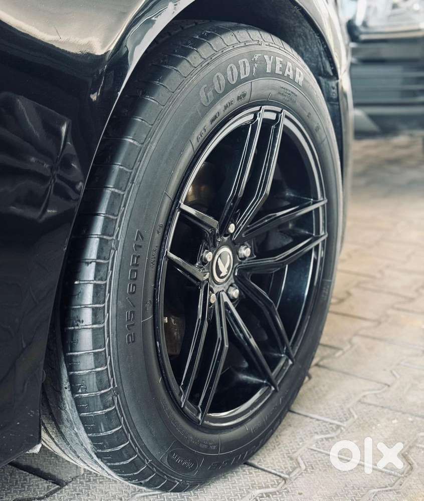Black Chevvy Cruze