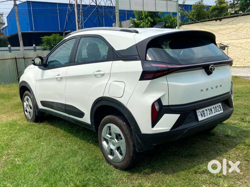Tata Nexon Pure (s) 1.2 Petrol 6amt, 2025, Petrol