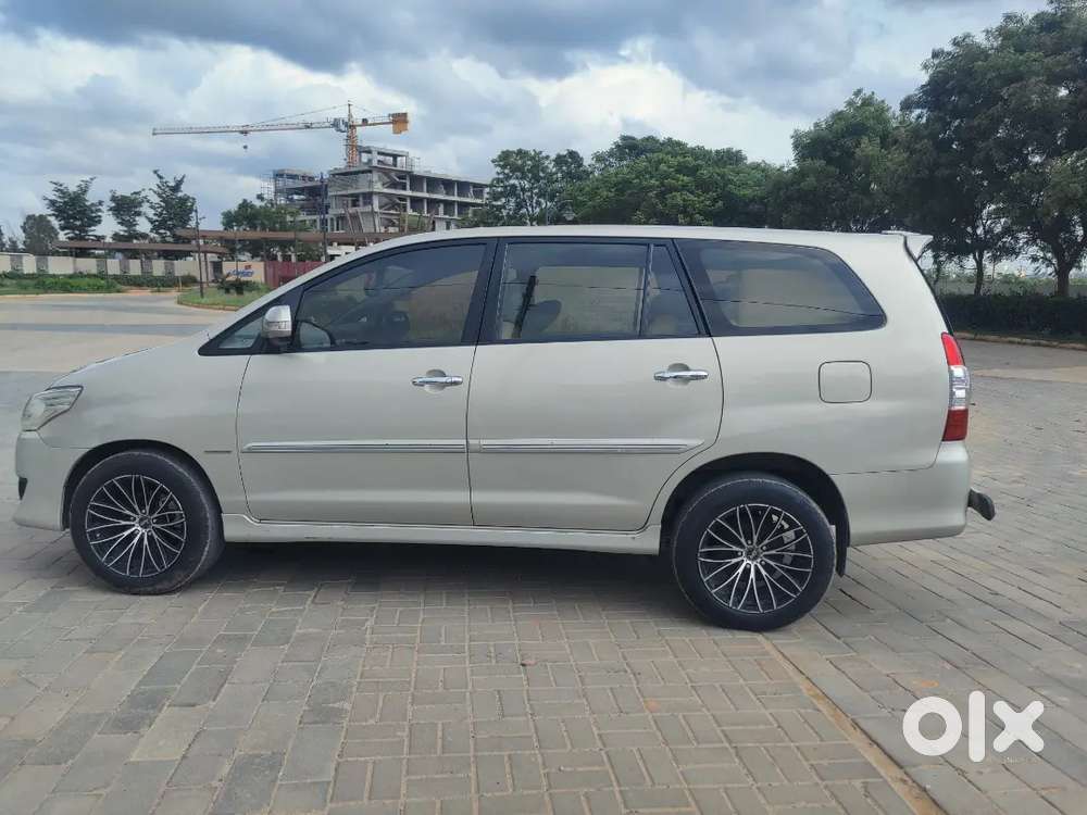 Toyota Innova 2013 Diesel V Version 8 Seater