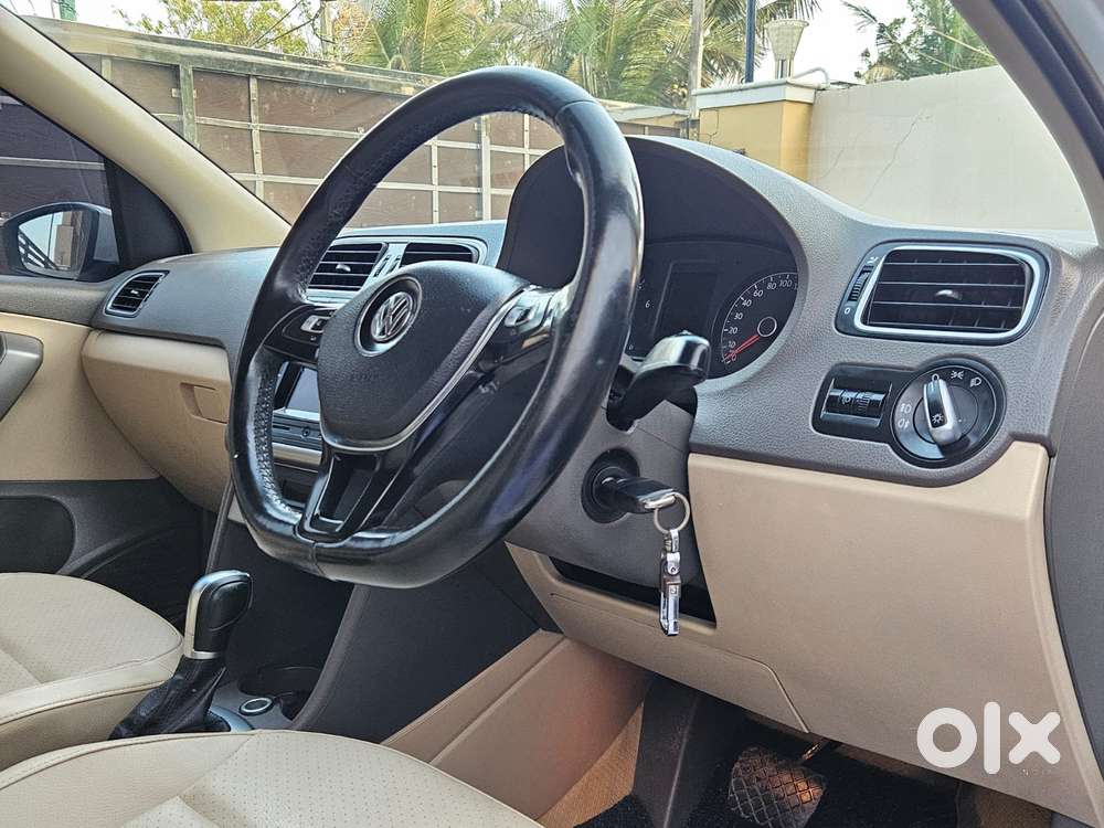 Volkswagen Vento 1.5 Highline Plus At 16 Alloy, 2017, Petrol