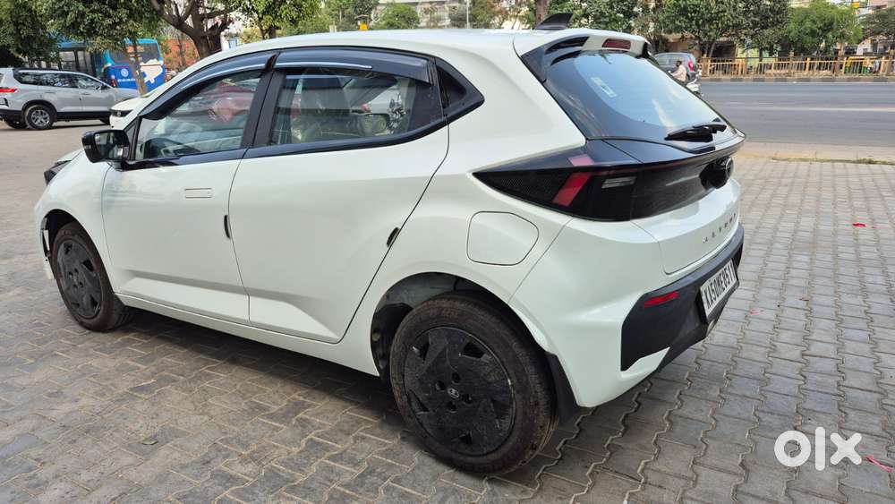 Tata Altroz Creative S, 2025, Petrol