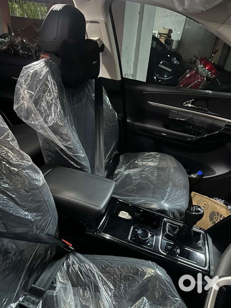 Mahindra Xuv700 Ax7 Luxury Pack Awd, 2025, Diesel