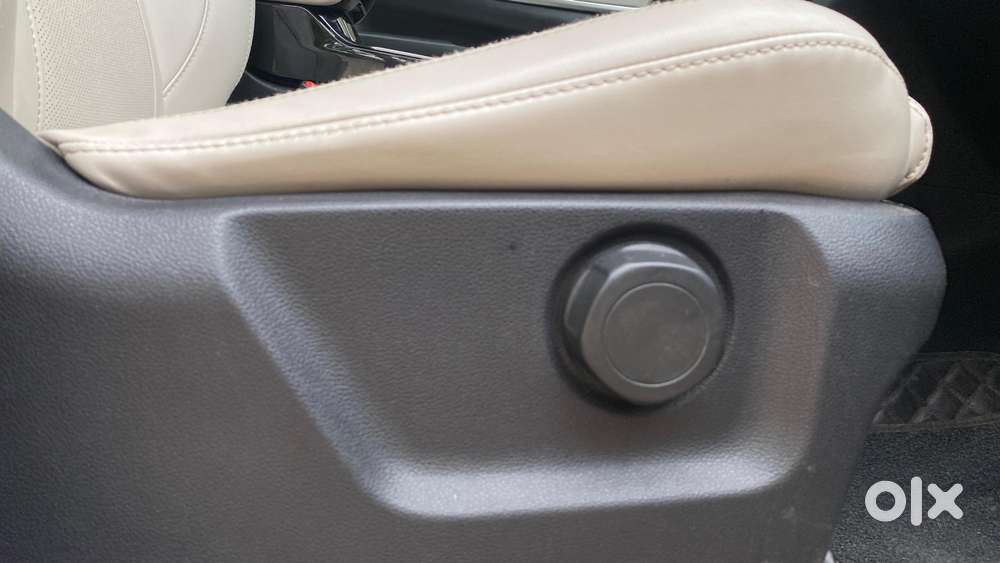Mahindra Xuv700 2.0 Ax 7 Petrol Mt Str, 2021, Petrol