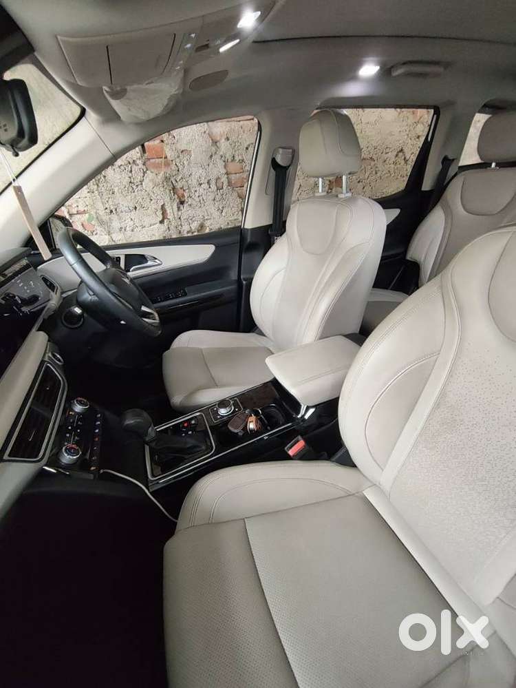 Mahindra Xuv700 2.2 Ax 7 Diesel At Luxury Pack Str Awd, 2022, Diesel