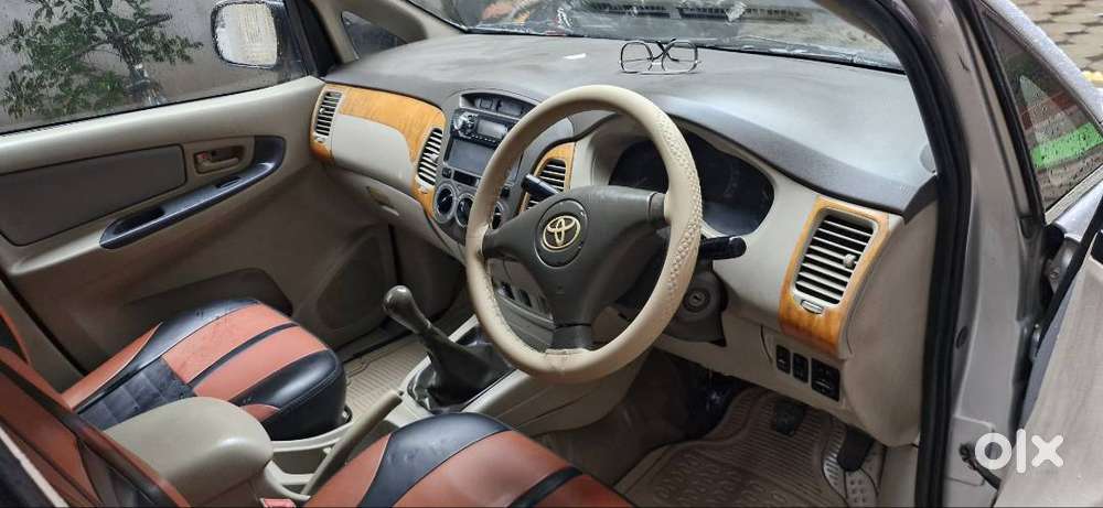 2011 Toyota Innova 2.5g 8str Diesel Manual