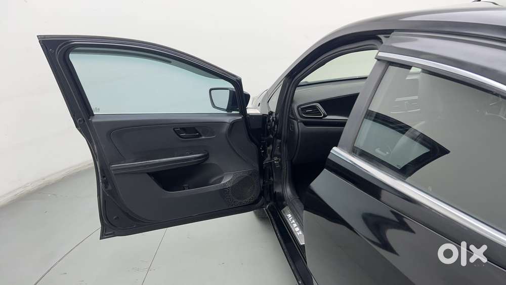 Tata Altroz 1.2 Xz Plus Dark Edition, 2021, Petrol