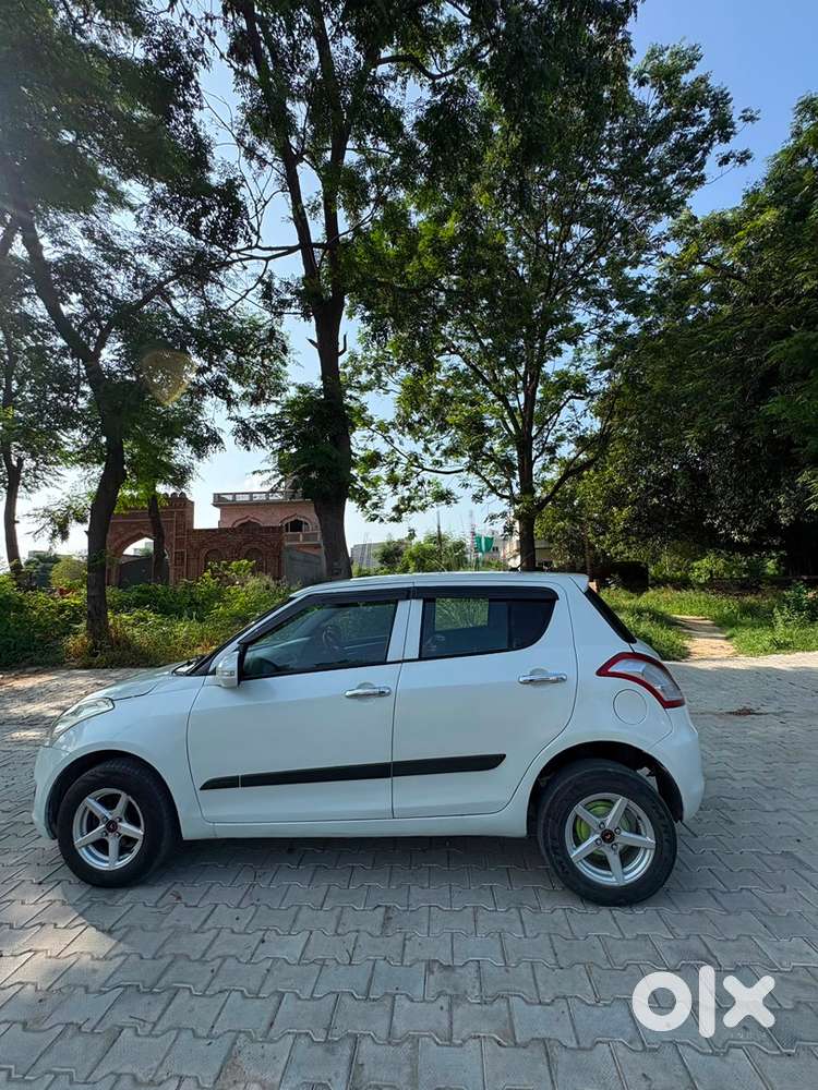 Maruti Suzuki Swift 2012 Petrol