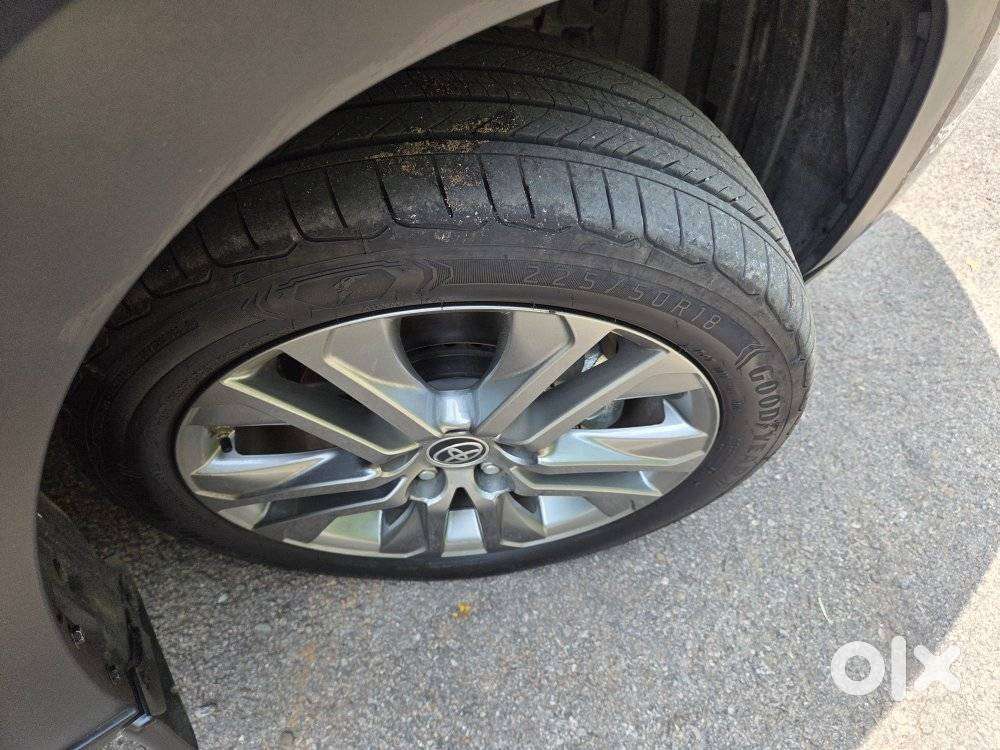 Toyota Innova Hycross 2.0 Zx (o) Hybrid 7 Str, 2025, Petrol
