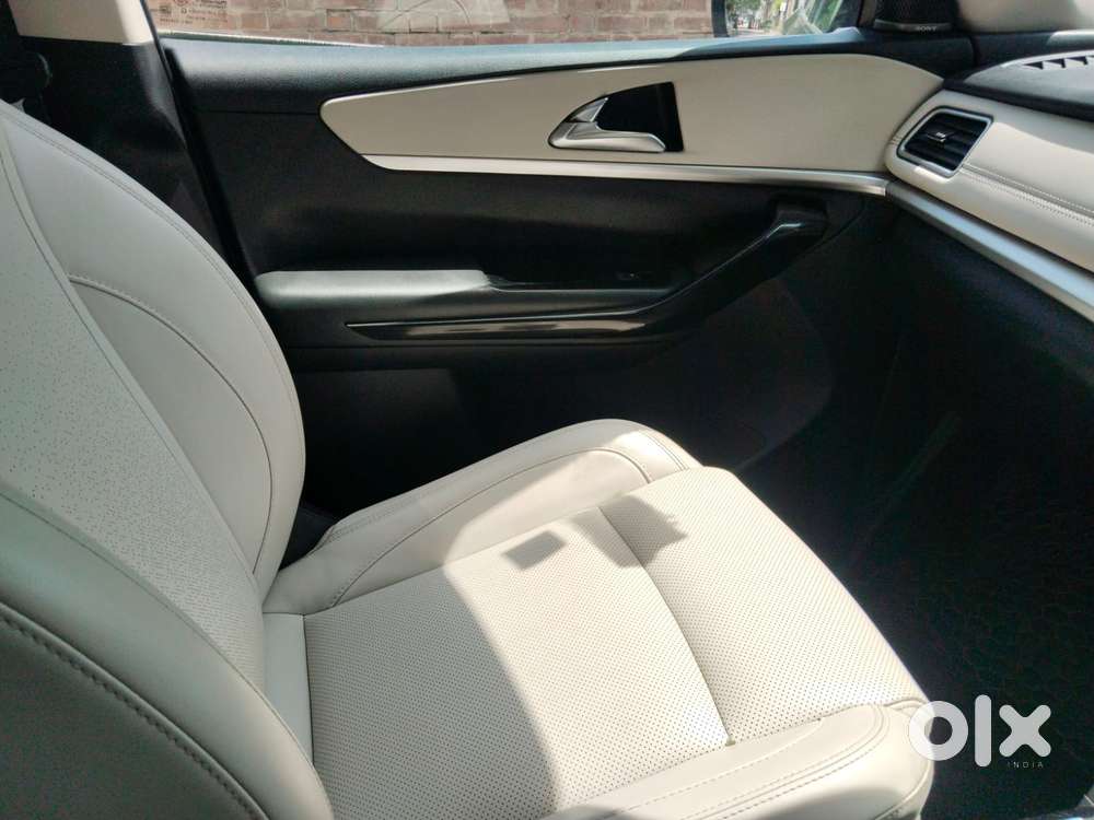 Mahindra Xuv700 2.2 Ax 7 Diesel At Luxury Pack Str, 2023, Diesel