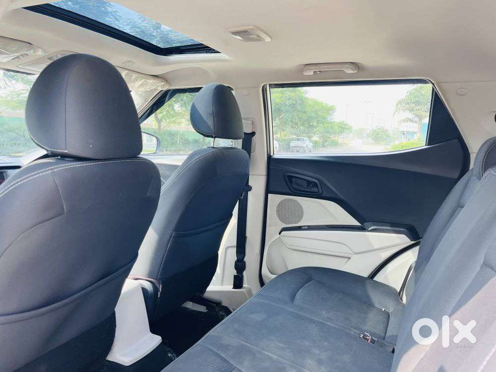 Mahindra Xuv300 W6, 2023, Petrol
