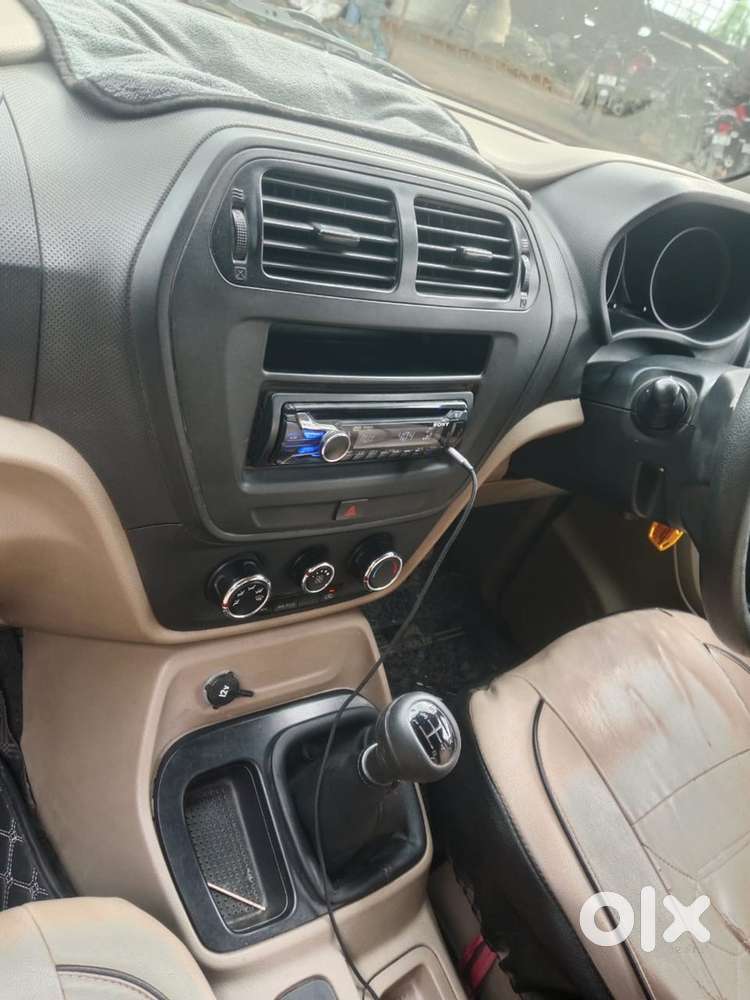 Mahindra Tuv 300 T4 Plus 2021