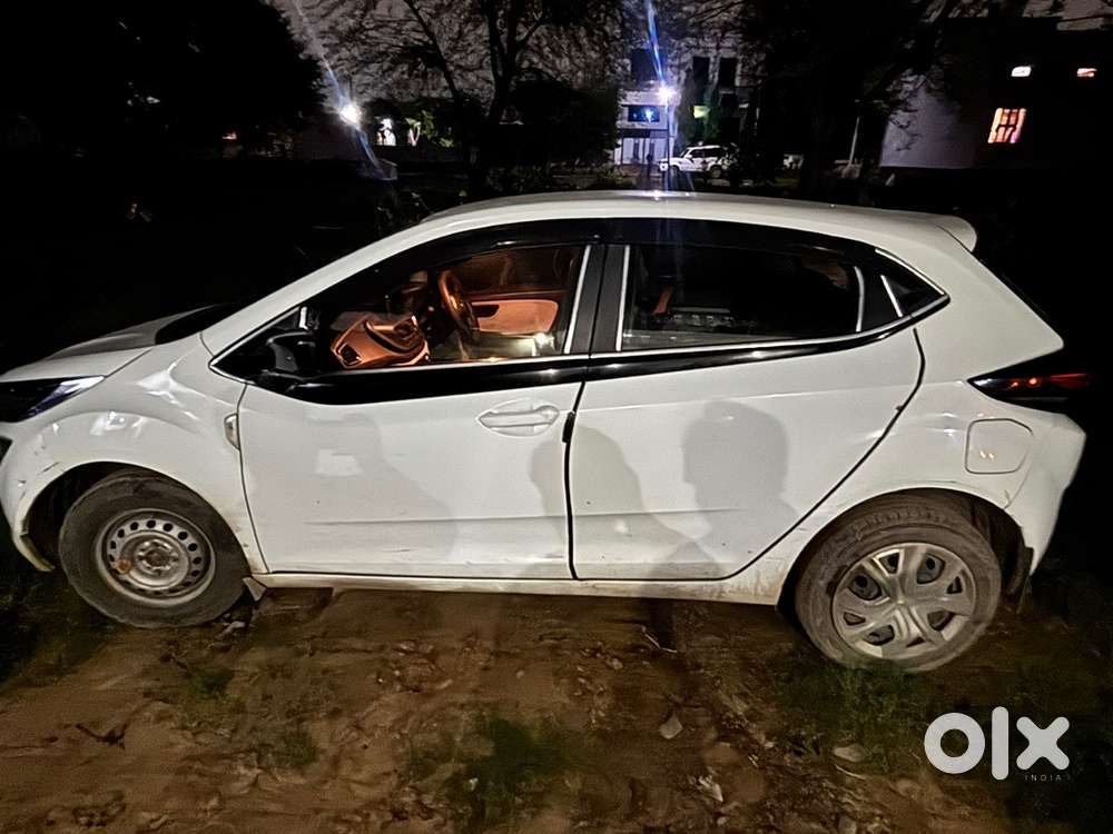 Tata Altroz Petrol 2023