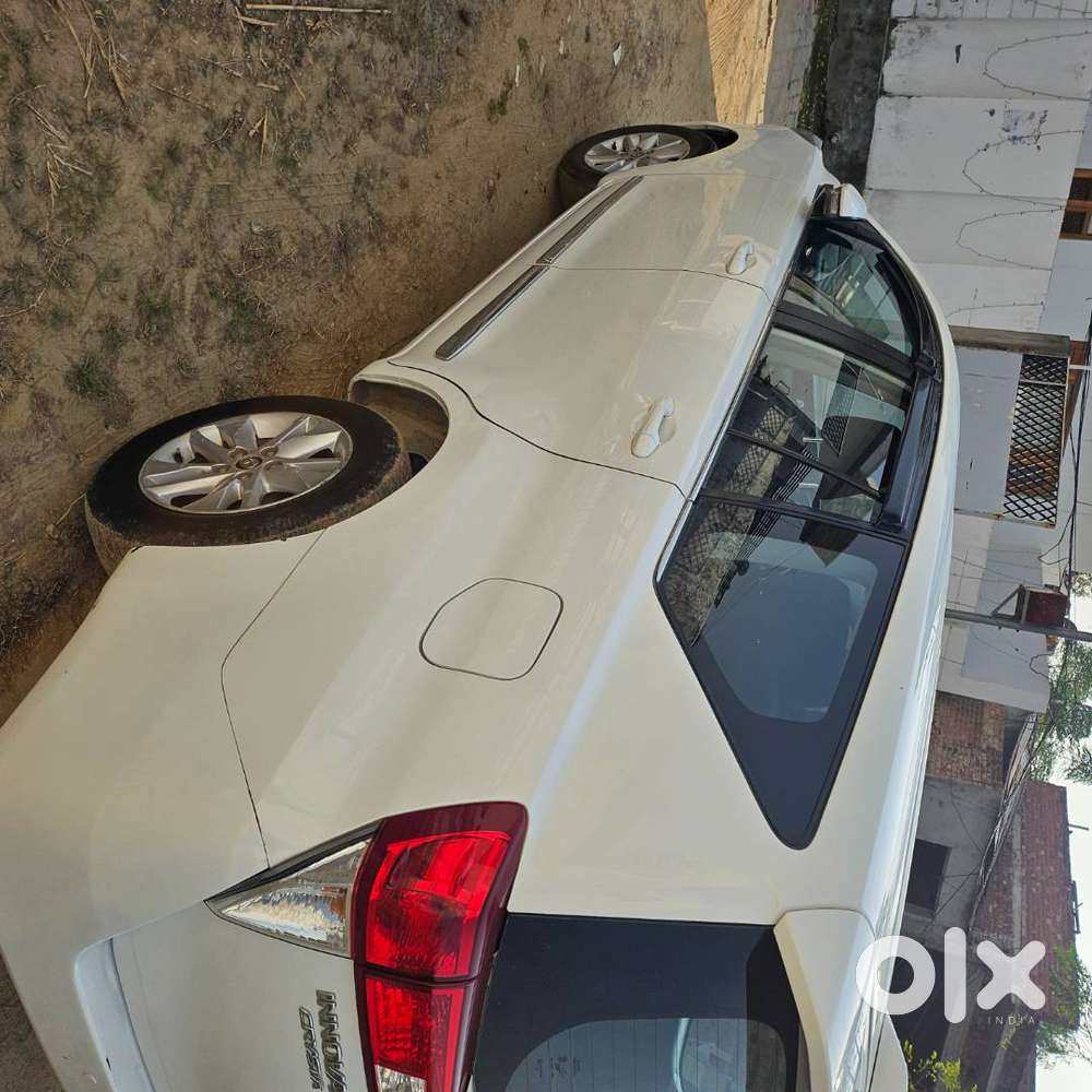 Toyota Innova Crysta 2.4 G