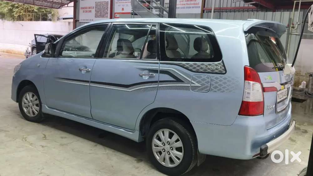 Toyota Innova 2011, 2.5 V Model