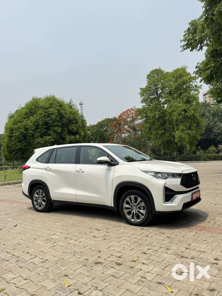Toyota Innova Hycross 2.0 Zx (o) Hybrid 7 Str, 2025, Petrol