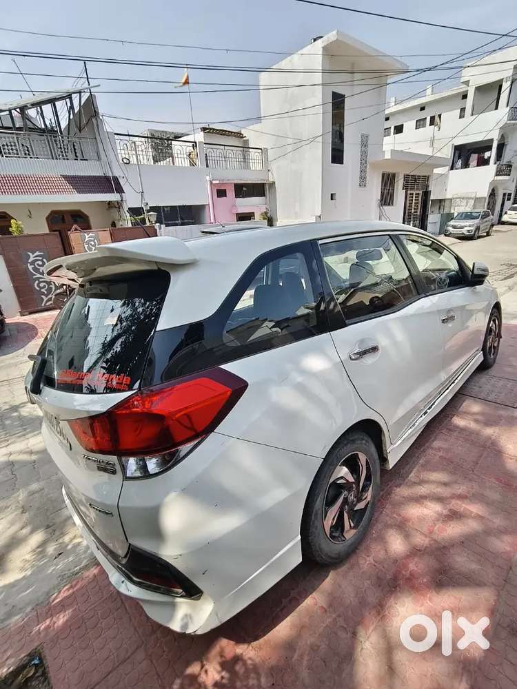 Best 7 Seater Car For Family New Condition Type.