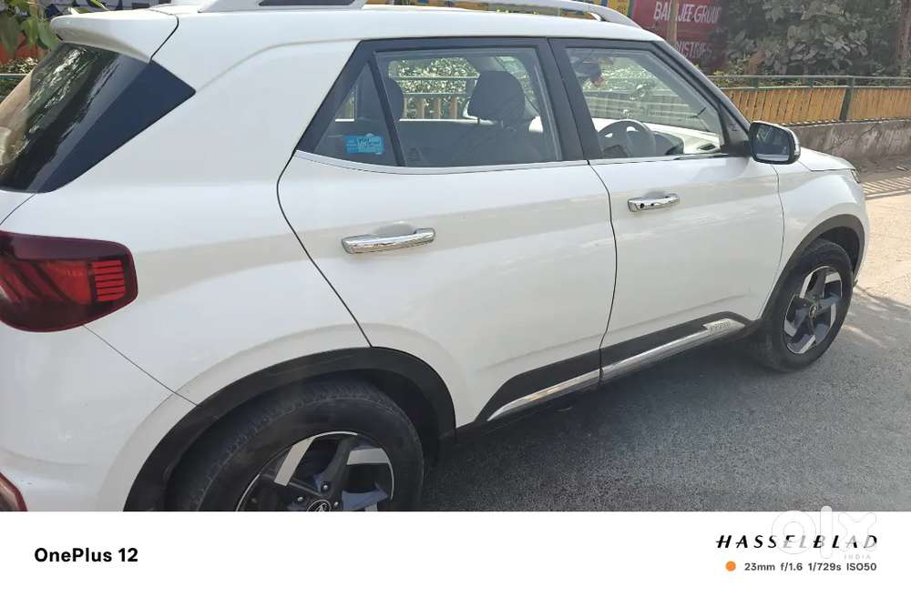 Hyundai Venue Petrol ( Turbo) 62000 Driven