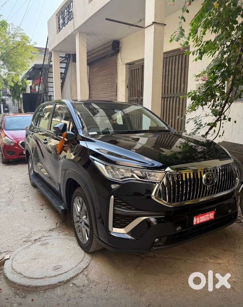 Toyota Innova Hycross 2025