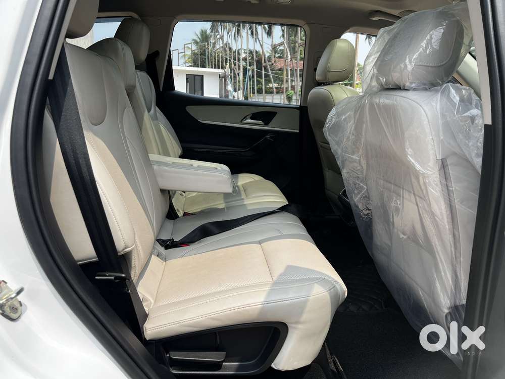 Mahindra Xuv700 2.2 Ax 7 Diesel At Luxury Pack Str, 2022, Diesel