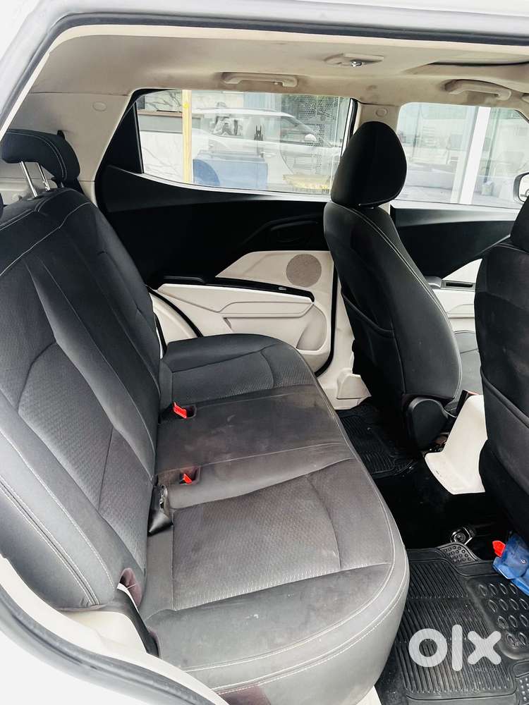 Mahindra Xuv300 1.2 W6 Amt Petrol, 2023, Petrol