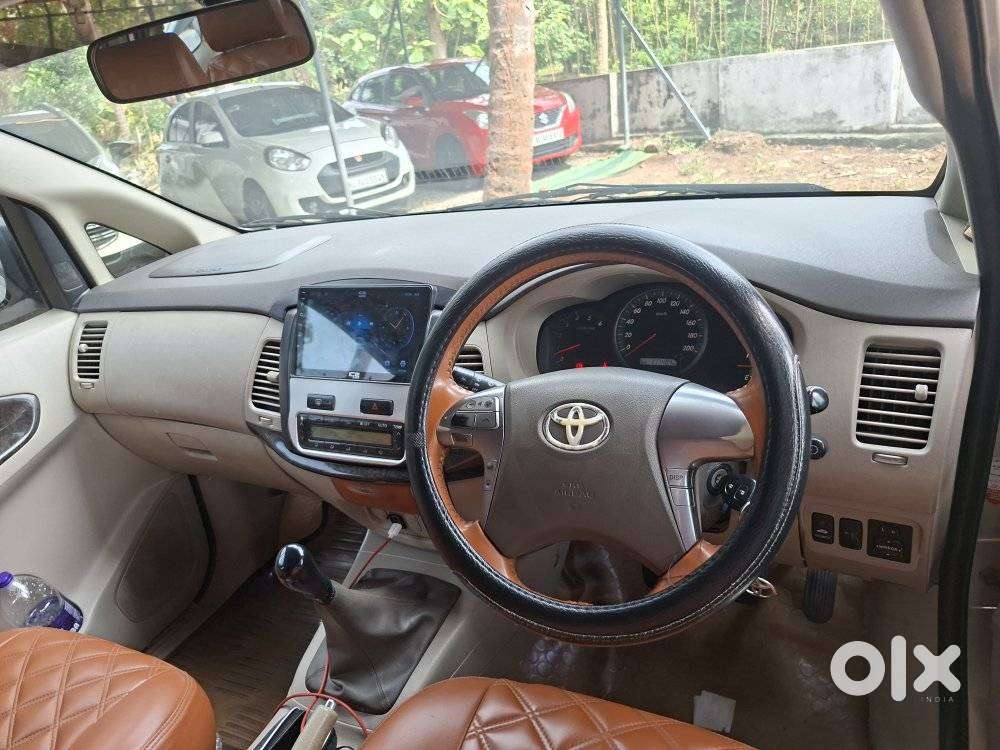 Toyota Innova 2.5 Z Diesel 7 Seater Bs Iv, 2014, Diesel