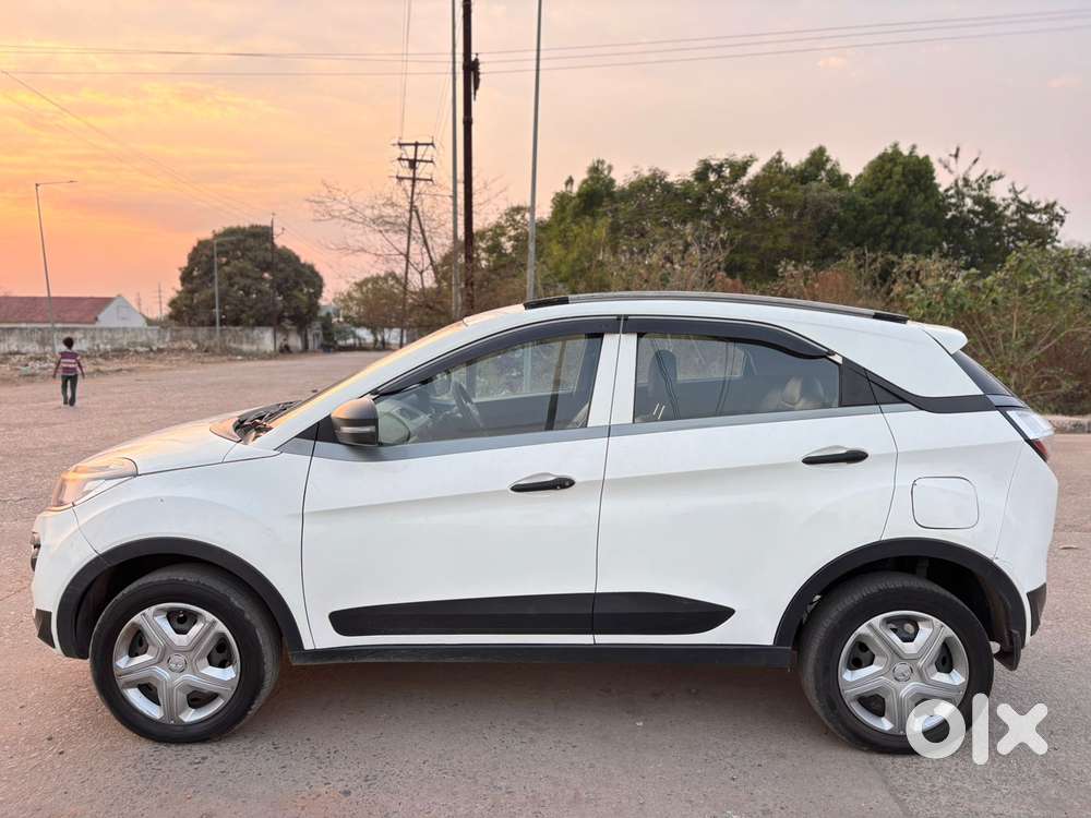 Tata Nexon 1.2 Revotron Xma, 2018, Petrol