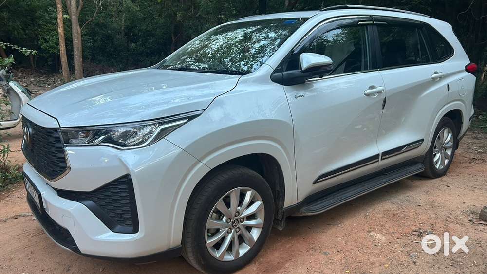 Toyota Innova Hycross 2025