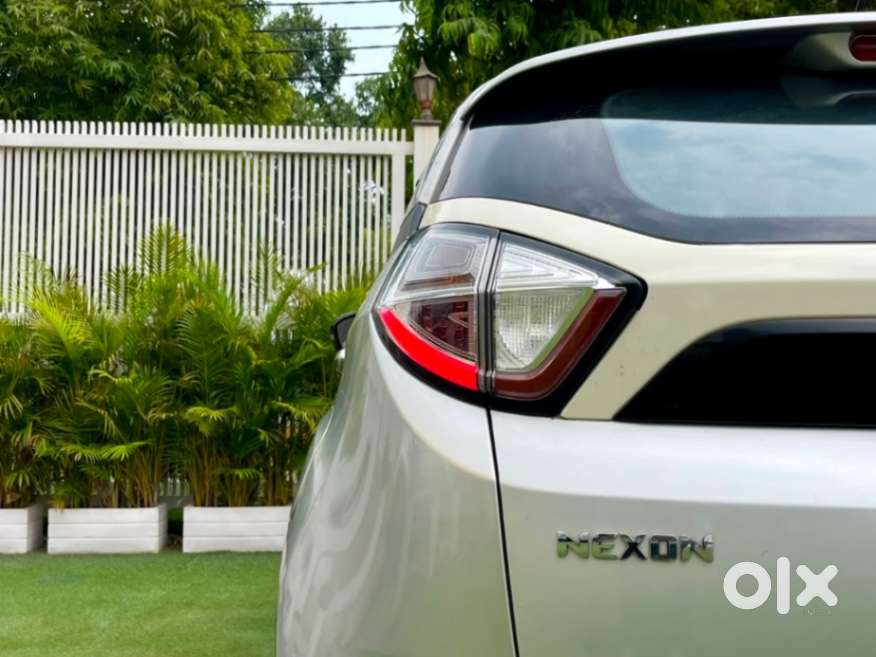 Tata Nexon 1.2 Revotron Xm (s), 2018, Petrol