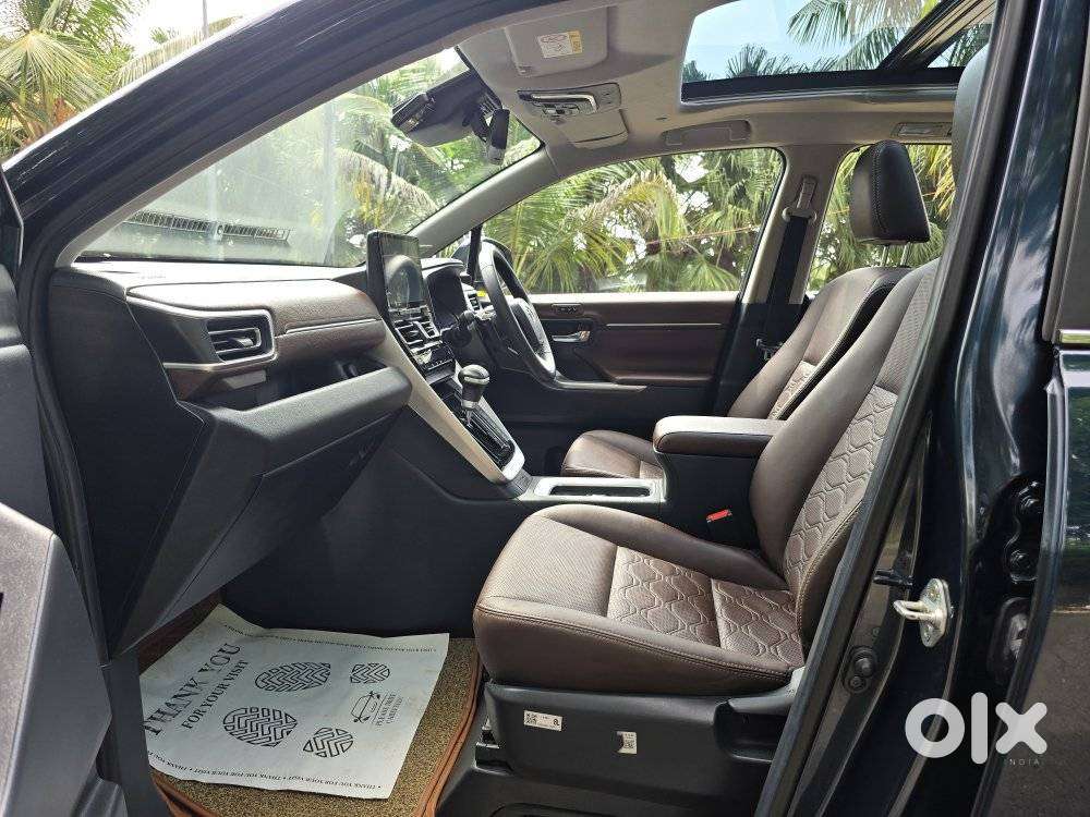 Toyota Innova Hycross 2.0 Zx (o) Hybrid 7 Str, 2025, Petrol