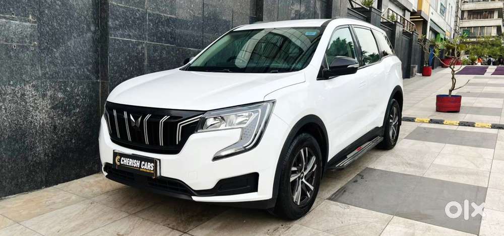 Mahindra Xuv700 2.0 Mx Petrol Mt 5 Str, 2023, Petrol